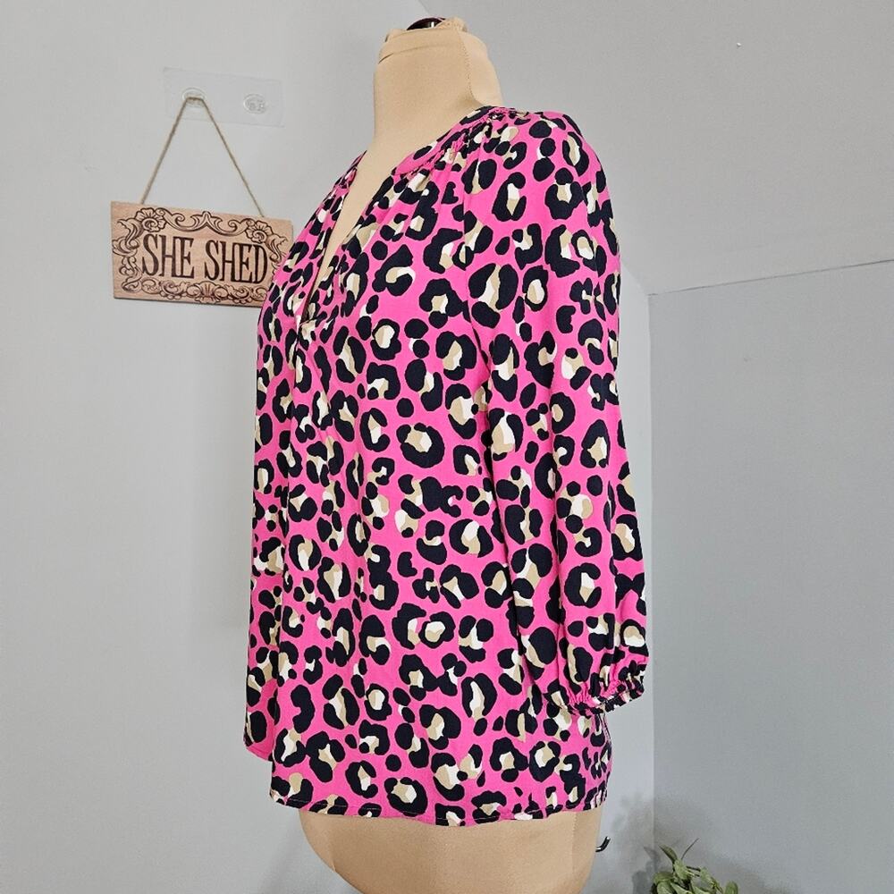 Crown & Ivy Top Small Pink Blue Leopard Print 3/4 Raglan Sleeve V Neck Smocked - Picture 4 of 14